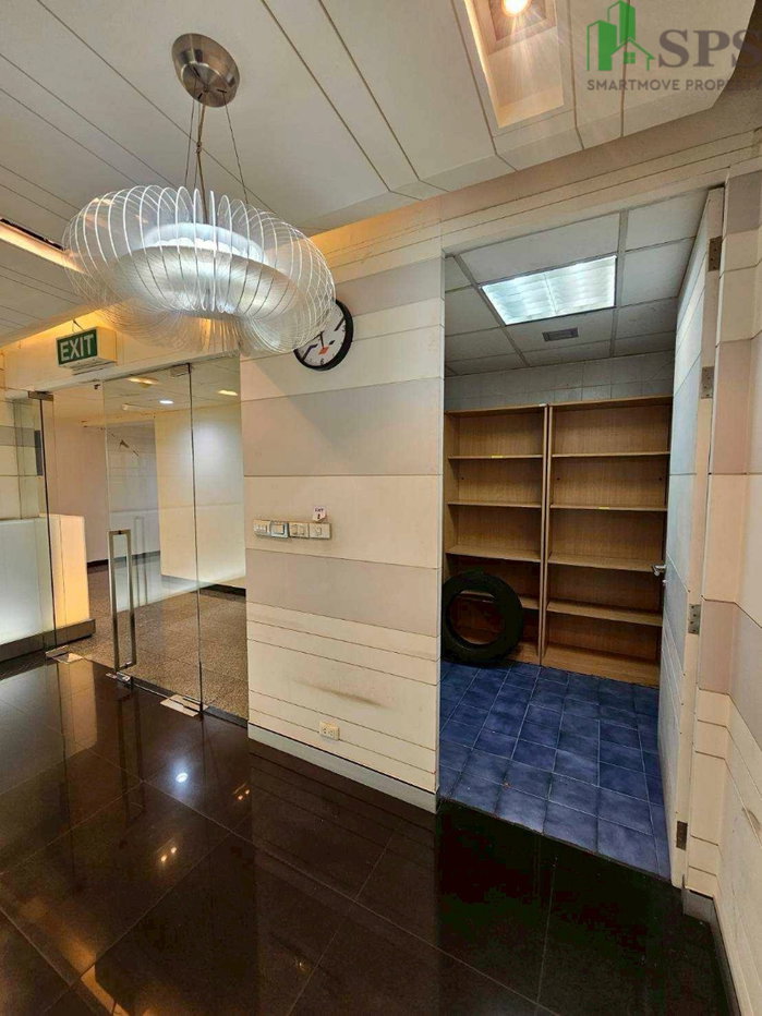 picture Office for Rent – Prime Sukhumvit Area Near BTS Phrom Phong (SPSSR269) - 13/14