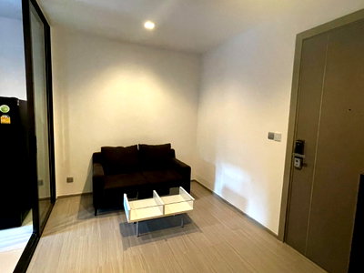 Condos for sale : URGENT SALE!! Life Asoke Rama 9 Condo Size: 32.47 sq.m. | 9th Floor | Beautifully Fully Built-In & Move-in Ready Conveniently located near MRT Rama 9