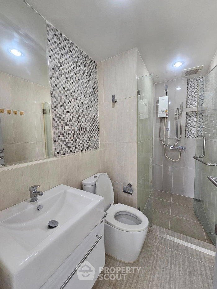 picture 2-BR Condo at Life Ratchadapisek near MRT Huai Khwang (ID 3033065) - 10/10
