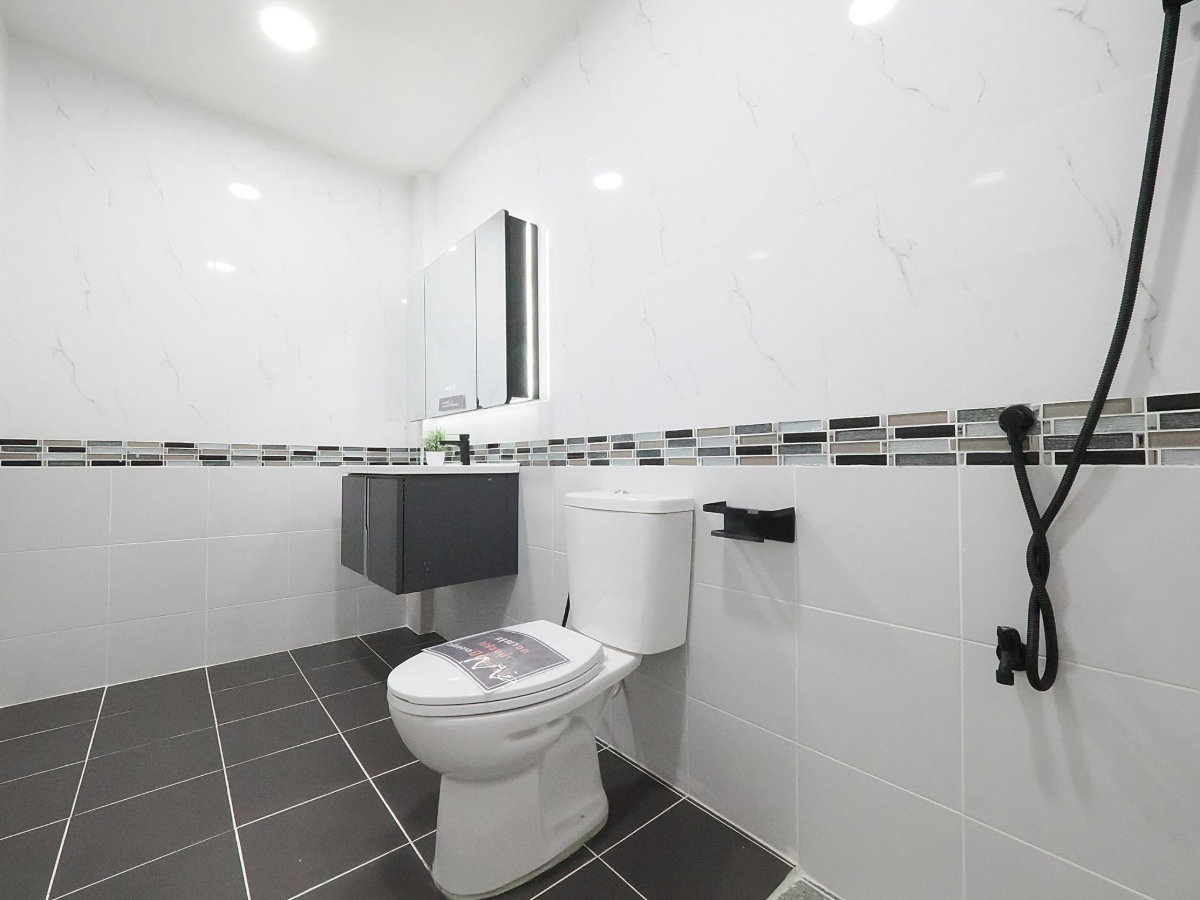 รูป ขายราคาพิเศษ ทาวน์โฮม 3.5 ชั้น ม.ดิแอททิค ขนาด 23.1 ตร.ว. 5นอน 3น้ำ หลังริม ต้นโครงการ [แจ้งวัฒนะ] - รูปที่ 44/64