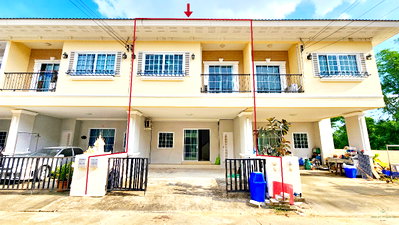 Townhouses for rent Chiang Mai : For Rent Beautiful 2-Storey European-Tuscan Style Townhome  Located in a prime location on San Kamphaeng ,near Bo Sang Intersection.