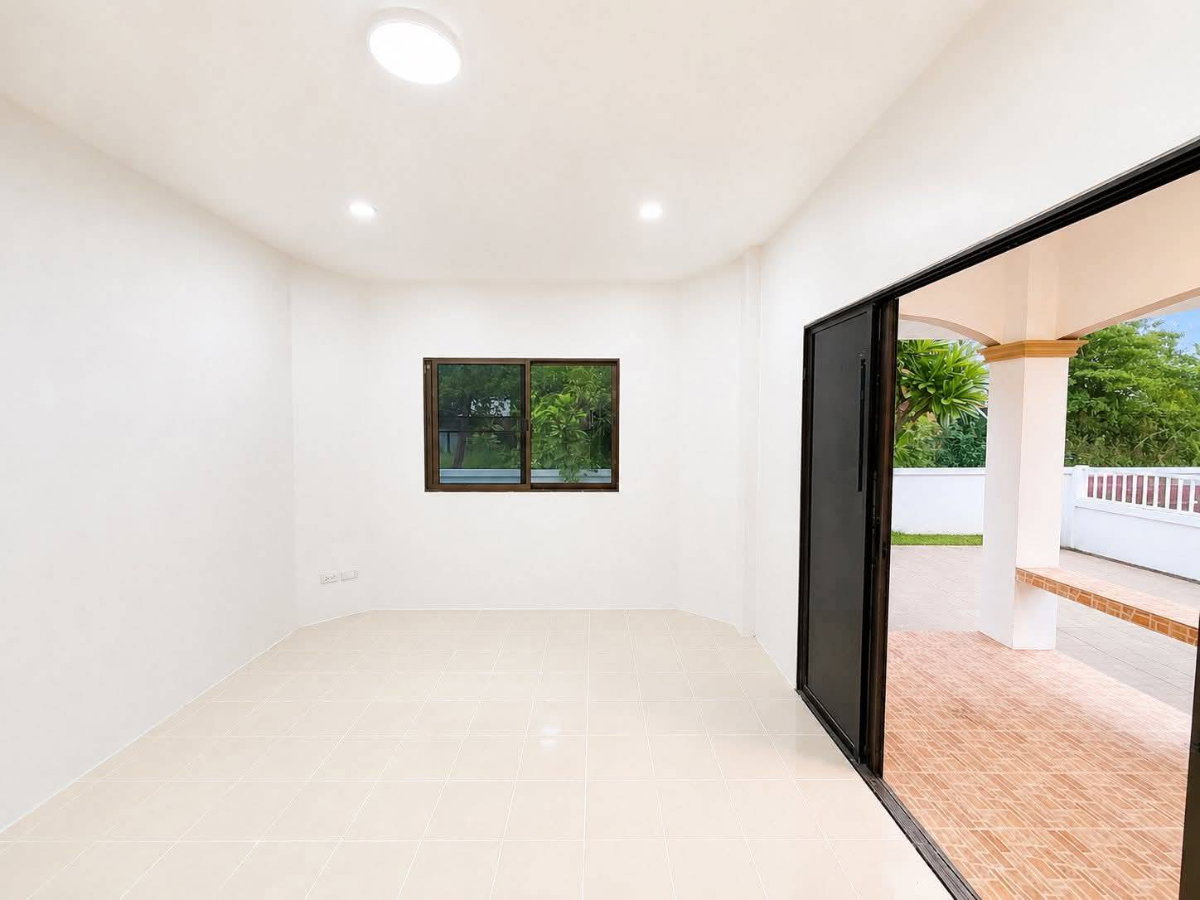 รูป ขายบ้านเปล่า 2 ห้องนอน รีโนเวทใหม่หมด ไม่มีเฟอร์นิเจอร์ ใกล้โรงพยาบาลดอยสะเก็ด (H499) T.0946511456 - รูปที่ 4/7