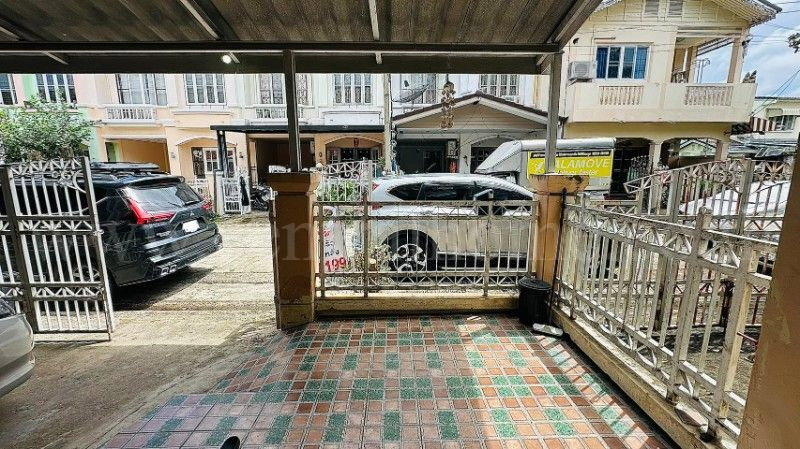 รูป ทาวน์เฮ้าส์ บุศรินทร์ บ้านกล้วย-ไทรน้อย นนทบุรี ราคาถูกที่สุด ทำเลดี เนื้อที่กว้าง - รูปที่ 2/16