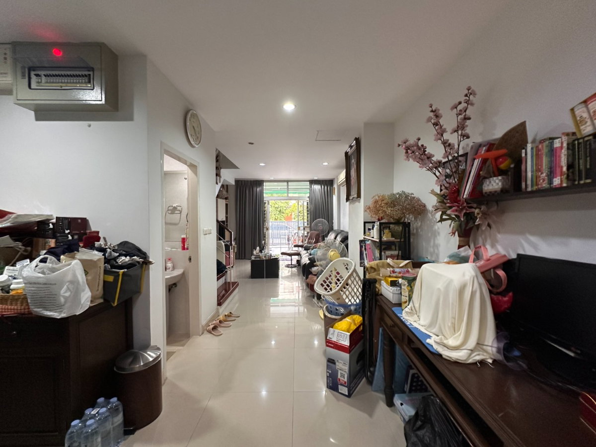 picture Tanapat Hosue Sathorn Narathiwas only 7.9 mb - 6/11