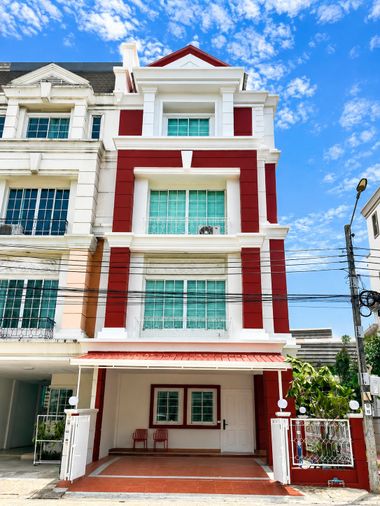 ให้เช่าโฮมออฟฟิศ 4 ชั้น พลัส พาร์ค อเวนิว ลาซาล ทำเลดีเดินทางสะดวก