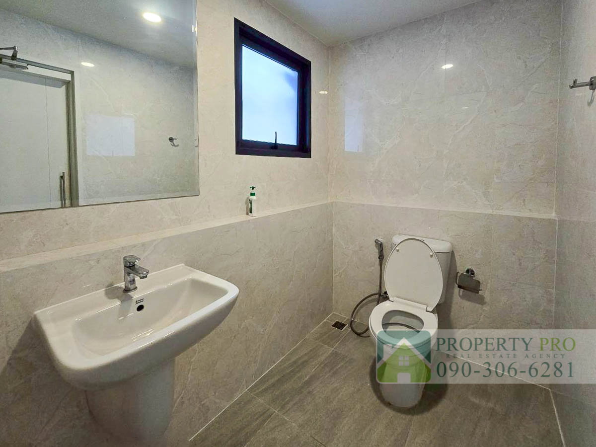 รูป ให้เช่า บ้าน เซนโทร บางนา บ้านเดี่ยว 2 ชั้น 4 ห้องนอน 54 ตรว 260 ตรม บ้านสวย สภาพใหม่มาก หันหน้าทางทิศใต้ เฟอร์นิเจอร์ เครื่องใช้ไฟฟ้าครบ : MJ26R-006 - รูปที่ 12/32