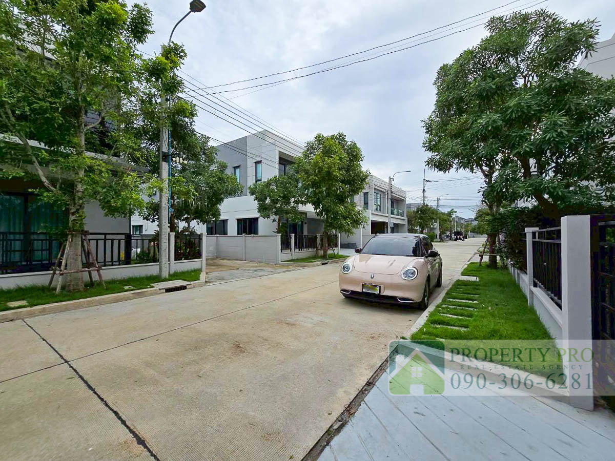 รูป ให้เช่า บ้าน เซนโทร บางนา บ้านเดี่ยว 2 ชั้น 4 ห้องนอน 54 ตรว 260 ตรม บ้านสวย สภาพใหม่มาก หันหน้าทางทิศใต้ เฟอร์นิเจอร์ เครื่องใช้ไฟฟ้าครบ : MJ26R-006 - รูปที่ 31/32