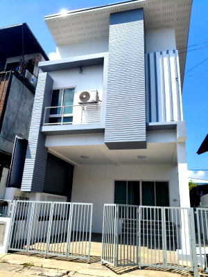 Houses for sale วิทยาลัยพยาบาลทหารอากาศ : Prime Location! Custom-Built Detached House Near Don Mueang Airport 