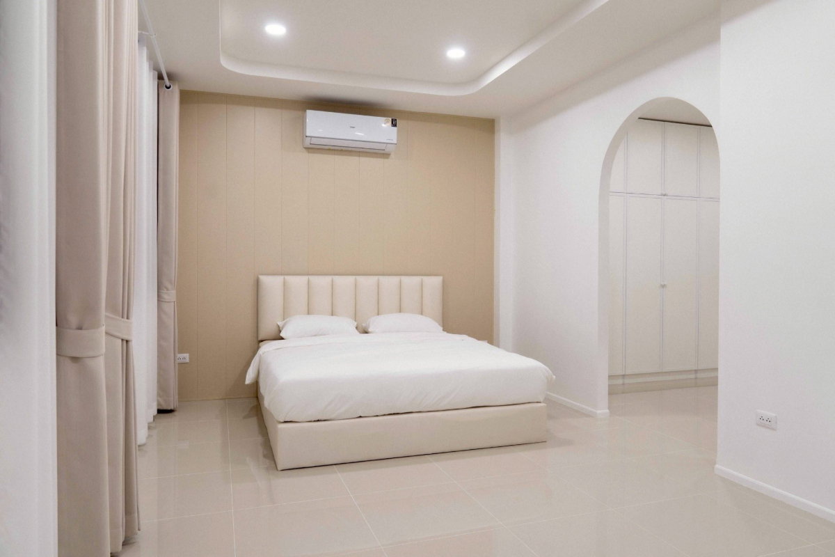 picture Two-storey pool villa for rent with 4 bedrooms,6 toilets and 1 kitchen.  - 12/17