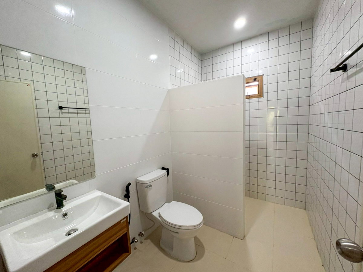 รูป ให้เช่าบ้านเดี่ยว   2  ชั้น ใกล้กาดฝรั่ง  ใกล้โรงเรียนนานาชาติ    ตลาด ห้างสรรพสินค้า   #AHD-H1065 - รูปที่ 9/25