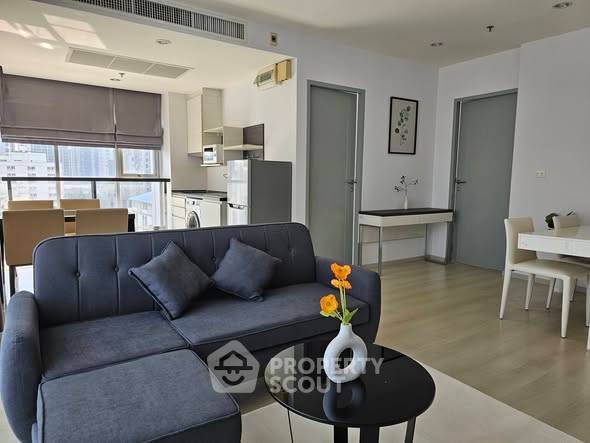 picture 2-BR Condo at Life Ratchadapisek near MRT Huai Khwang (ID 3033065) - 2/10