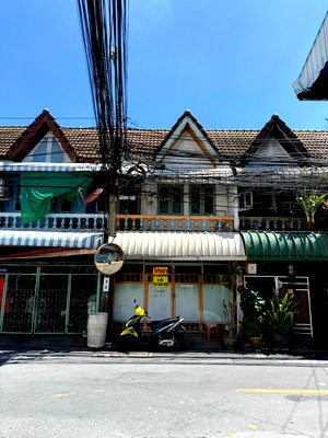 Townhouses for rent Bangkok : For rent Townhouse Huangykhwang Line ID@757zwvfy