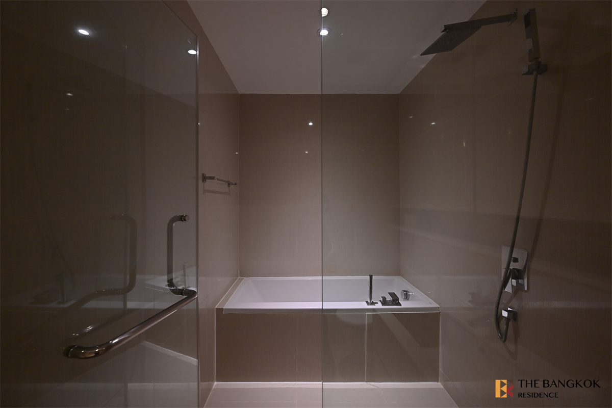 picture H Sukhumvit 43 Looking for an owner for this special unit - 2/10
