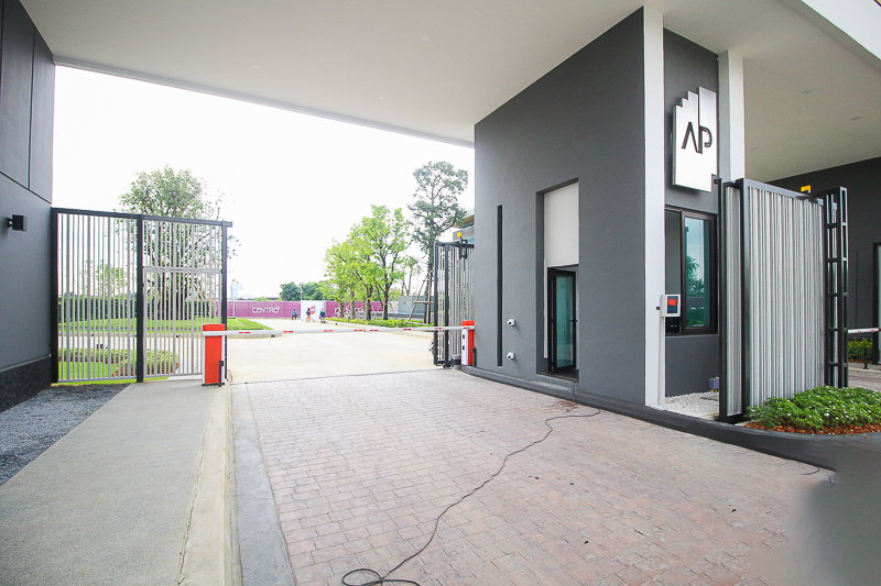 รูป บ้านเดี่ยวหลังมุม Centro ราชพฤกษ์–สวนผัก บนที่ดิน 72.9 ตร.วา สวนร่มรื่น วิวเปิดโล่ง ตรงข้าม Bike Lane 750 เมตร พร้อมเฟอร์นิเจอร์และเครื่องใช้ไฟฟ้า - รูปที่ 34/46