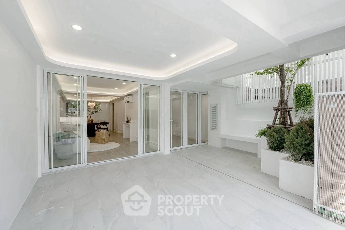 รูป คอนโด 4-ห้องนอน ที่ อาทิ สุขุมวิท 71 ใกล้ สุขุมวิท (ID 2492405) - รูปที่ 6/17
