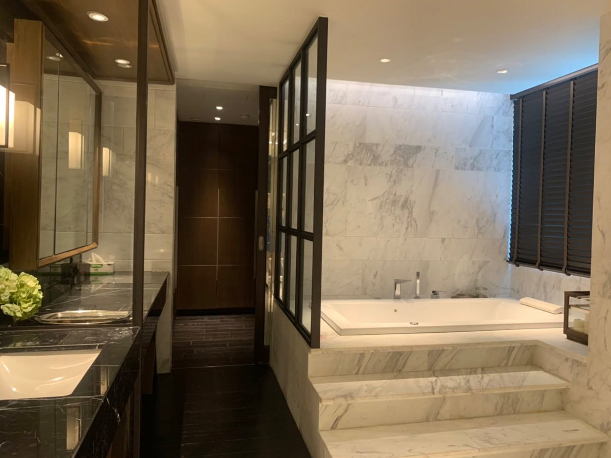 รูป [VR0446] 🔥 200,000/เดือน | The Crest สุขุมวิท 24 ห้องใหญ่สะใจ 248.37 ตร.ม. ใกล้ BTS พร้อมพงษ์ แต่งครบพร้อมอยู่ ห้องหรู Duplex 3 นอน! 🔥 - รูปที่ 4/17
