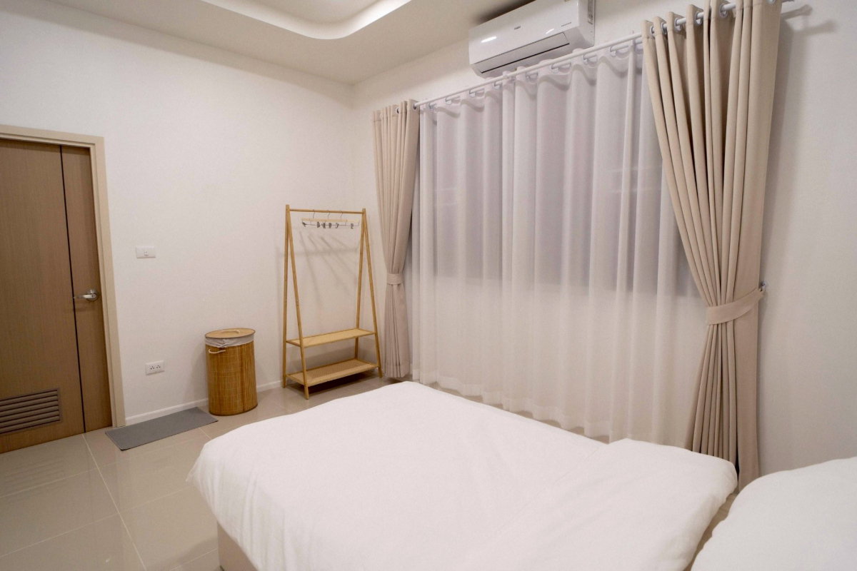 picture Two-storey pool villa for rent with 4 bedrooms,6 toilets and 1 kitchen.  - 8/17