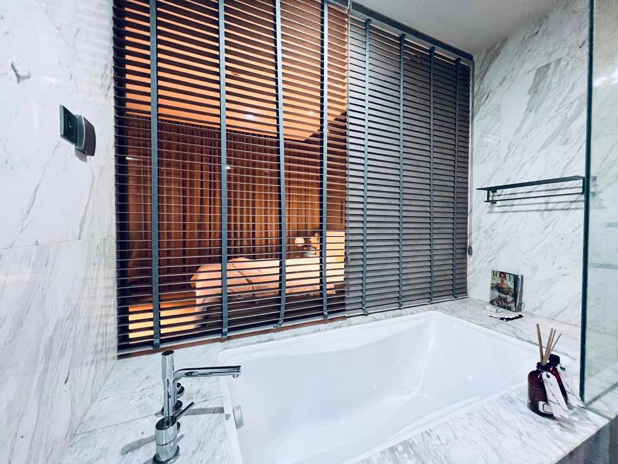 picture LTHC15823-Saladaeng One FOR RENT Size 113 sqm. 2 beds 2 baths MRT Lumpini Station ONLY 130K/Month - 4/10