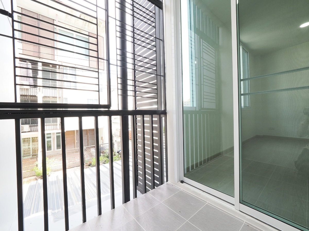 รูป ขายราคาพิเศษ ทาวน์โฮม 3.5 ชั้น ม.ดิแอททิค ขนาด 23.1 ตร.ว. 5นอน 3น้ำ หลังริม ต้นโครงการ [แจ้งวัฒนะ] - รูปที่ 35/64
