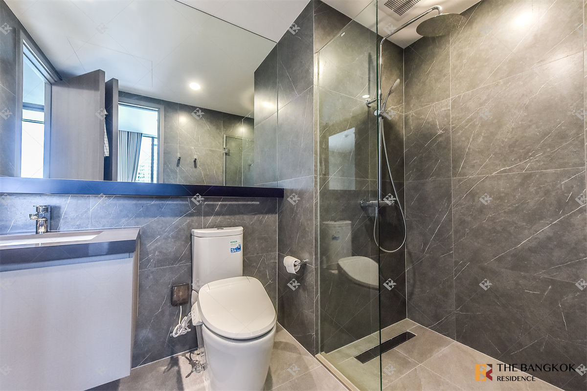 picture Book before anyone else The extro phayathai - rangnam near BTS Victory Monument - 8/10