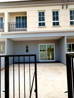 Townhouses for rent Tesco Lotus Lam Luk Ka Khlong 6 : For rent: Townhouse with 3 bedrooms and 2 bathrooms