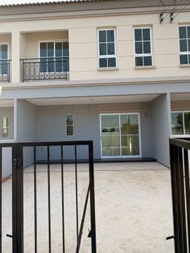 For rent: Townhouse with 3 bedrooms and 2 bathrooms