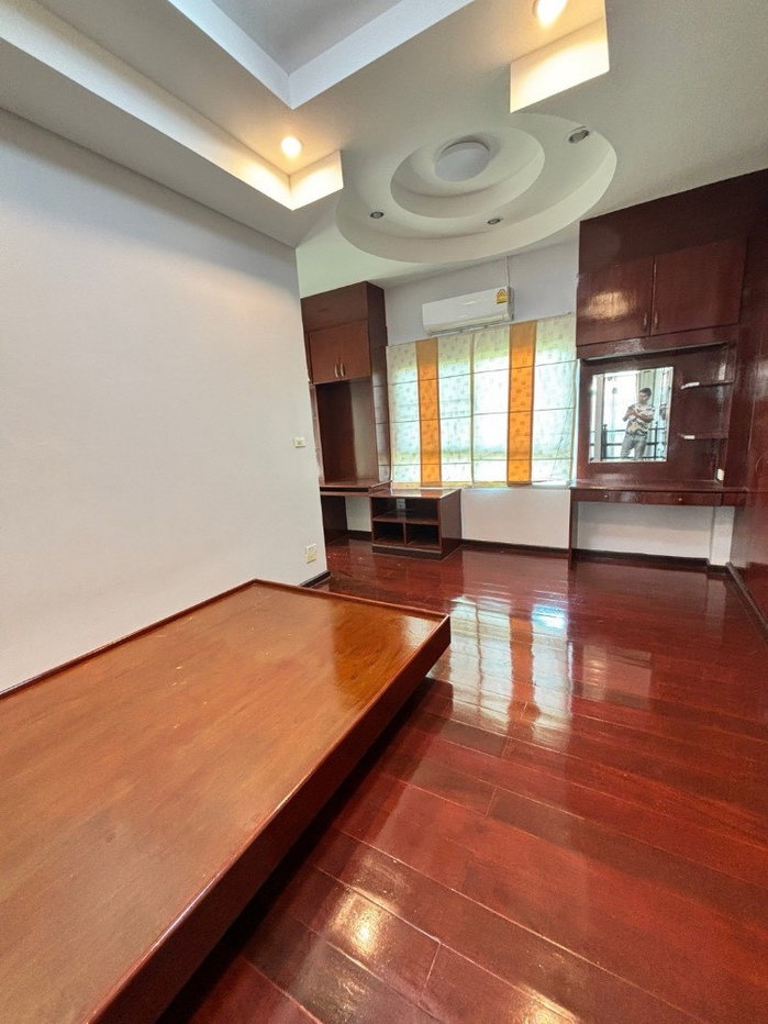 รูป #ให้เช่าบ้านเดี่ยว​ขนาดใหญ่​สุดๆ​ ขนาด 65 ตรว.เนื้อที่เยอะมี​ 4ห้องนอน​ แอร์​4ตัว​ ม.สุทธาทร ประชาร่วมใจ ตกแต่งบ้านสวยหรู (หลังไปรษณีย์มีนบุรี)  - รูปที่ 18/20