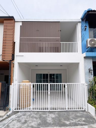 ทาวน์เฮ้าส์ ทำเลดี ใกล้รถไฟฟ้าสายสีชมพู หมู่บ้านร่มทิพย์ หทัยราษฎร์ 33 ต้นซอย มีเทอเรส หลังบ้านไม่ติดใคร สไตล์มินิมอล