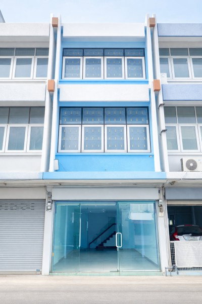 รูป โลตัส ปทุมธานี 529ม. อาคารพาณิชย์ 3 ชั้น 2 ห้องน้ำ ใกล้ตลาดสดเทศบาลเมืองปทุมธานี 500 ม.รีโนเวทใหม่ ให้เช่า14ตร.ว. 132 ตร.ม เ - รูปที่ 1/8