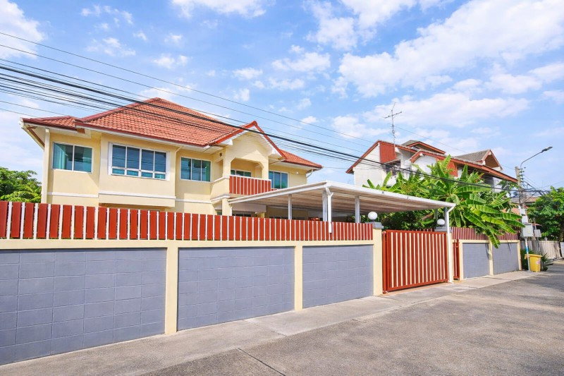 รูป วชิรธรรมสาธิต 35-45 บ้านเดี่ยว 2 ชั้น 6นอน 3น้ำ ใกล้ BTSอุดมสุข 1.8กม. และซีคอนสแควร์ 1.9 กม. 100 ตร.วา 500 ตร.ม. - รูปที่ 1/8
