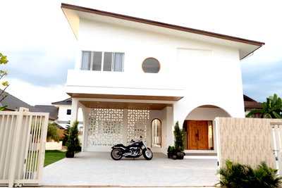 Houses for rent Chiang Mai : Two-storey pool villa for rent with 4 bedrooms,6 toilets and 1 kitchen. 