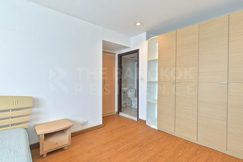 รูปภาพ Royal Castle Sukhumvit near BTS Phrom Phong Hurry, big discount is ending!