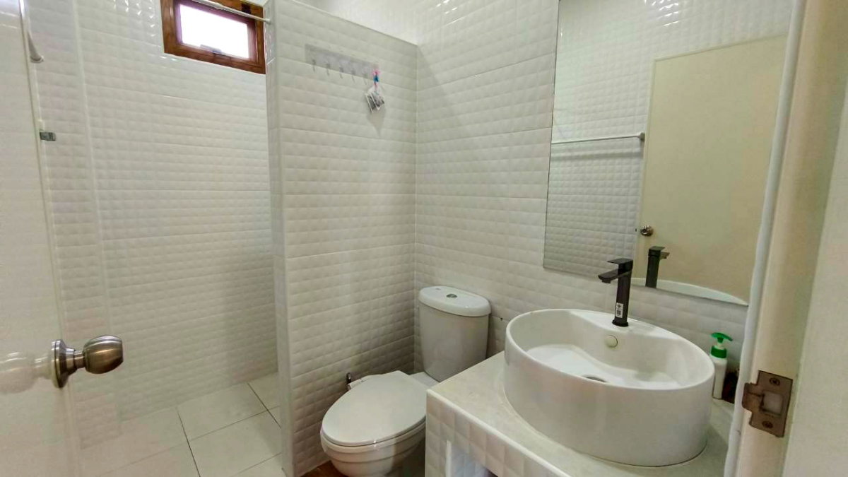 picture Single storey house for rent. with 3 bedrooms, 3 bathrooms. - 12/17