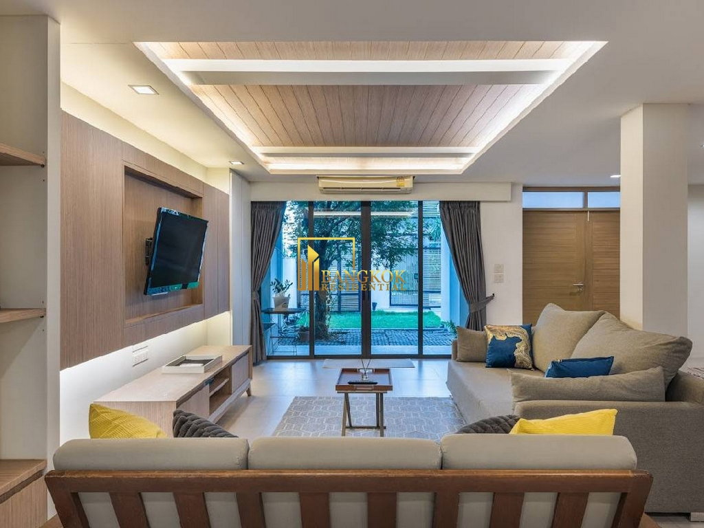 รูป Beautifully Renovated 3 Bed Townhouse For Rent in Ekkamai - BR8807TH - รูปที่ 1/13