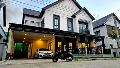 เช่าบ้านเดี่ยว เมกะ บางนา : MHR184 เช่าบ้านเดี่ยว CENTRO บางนา 2 ขนาด 4 ห้องนอน 5 ห้องน้ำ สภาพใหม่หันหน้าทิศเหนือ มีบ่อปลาคาร์ฟญี่ปุ่นส่วนตัว บรรยากาศสงบพร้อมเข้าอยู่