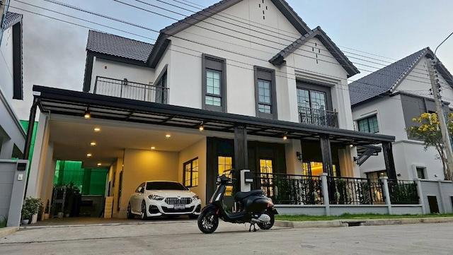 รูป MHR184 เช่าบ้านเดี่ยว CENTRO บางนา 2 ขนาด 4 ห้องนอน 5 ห้องน้ำ สภาพใหม่หันหน้าทิศเหนือ มีบ่อปลาคาร์ฟญี่ปุ่นส่วนตัว บรรยากาศสงบพร้อมเข้าอยู่ - รูปที่ 1/11