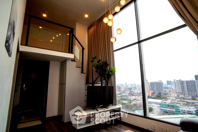 Condos for sale : Well-Priced 2-BR Condo At Knightsbridge Space Ratchayothin,  BTS Ratchayothin (ID 3029231)