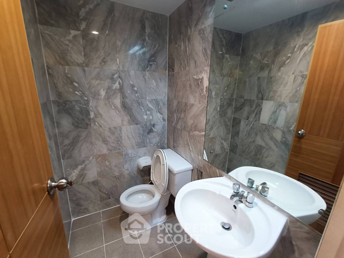 picture 2-BR Condo at The Peony near MRT Khlong Toei (ID 2501645) - 23/30