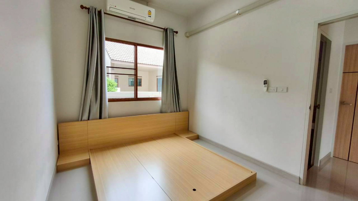 picture Single storey house for rent. with 3 bedrooms, 3 bathrooms. - 15/17