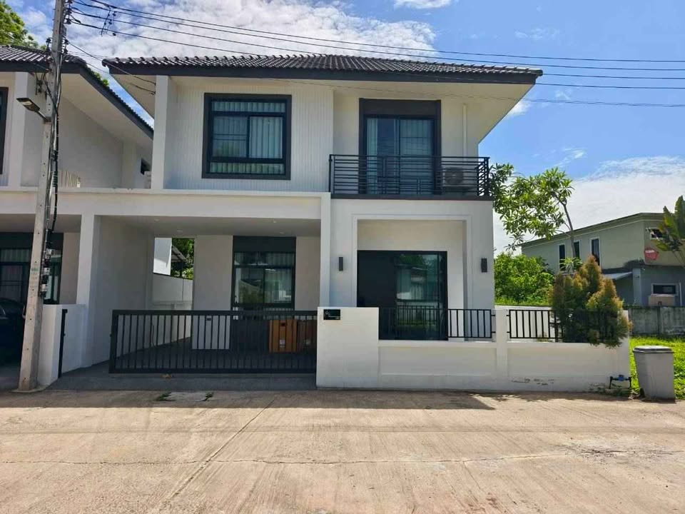 picture Two storey house for rent with 3 bedrooms,3 toilets and 1 kitchen.  - 1/15