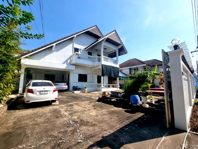 บ้านเดี่ยว วิทยาลัยสารพัดช่างสมุทรปราการ : Call : 081-343-6920 ขายบ้านเดี่ยว ถนนจักกะพาก ปากน้ำ สมุทรปราการ เนื้อที่ 122.8 ตารางวา 6 ห้องนอน 2 ห้องน้ำ จอดรถ 6 คัน ตรงข้าม รพ.สมุทรปราการ