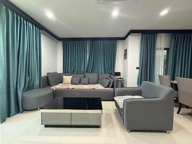 รูป MHR181 ให้เช่าบ้านเดี่ยวพรีเมียม เศรษฐสิริ กรุงเทพกรีฑา 2 ขนาด 4 ห้องนอน พร้อมห้องแม่บ้าน มี EV Charger จอดรถได้ 3 คัน  - รูปที่ 2/12