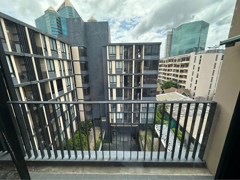 รูป 🏡  ห้องใหญ่หายาก! LYSS Ratchayothin ✨ 60 ตร.ม. วิวสระสวย โล่ง โปร่ง 🪑 ห้องเปล่า ไม่มีเฟอร์  ติด bts - รูปที่ 10/14