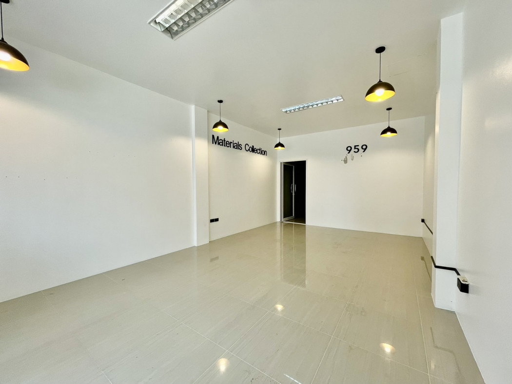 รูป ให้ เช่า อาคารพาณิชย์ The Regent Street Village  170 ตรม 16 ตรว - รูปที่ 3/12