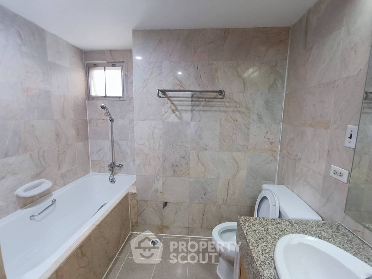 picture 2-BR Condo at The Peony near MRT Khlong Toei (ID 2501645) - 14/30