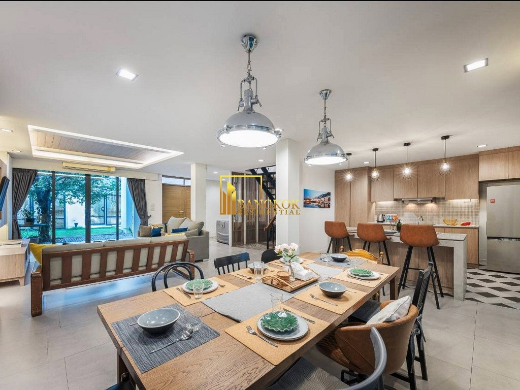 รูป Beautifully Renovated 3 Bed Townhouse For Rent in Ekkamai - BR8807TH - รูปที่ 5/13