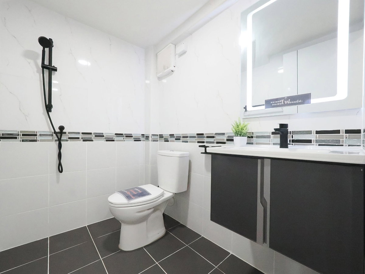 รูป ขายราคาพิเศษ ทาวน์โฮม 3.5 ชั้น ม.ดิแอททิค ขนาด 23.1 ตร.ว. 5 ห้องนอน 3 ห้องน้ำ บ้านสไตล์โมเดิล ทำเลหลังริม ต้นโครงการ รีโนเวทใหม่ทั้งหลัง [แจ้งวัฒนะ] - รูปที่ 22/64
