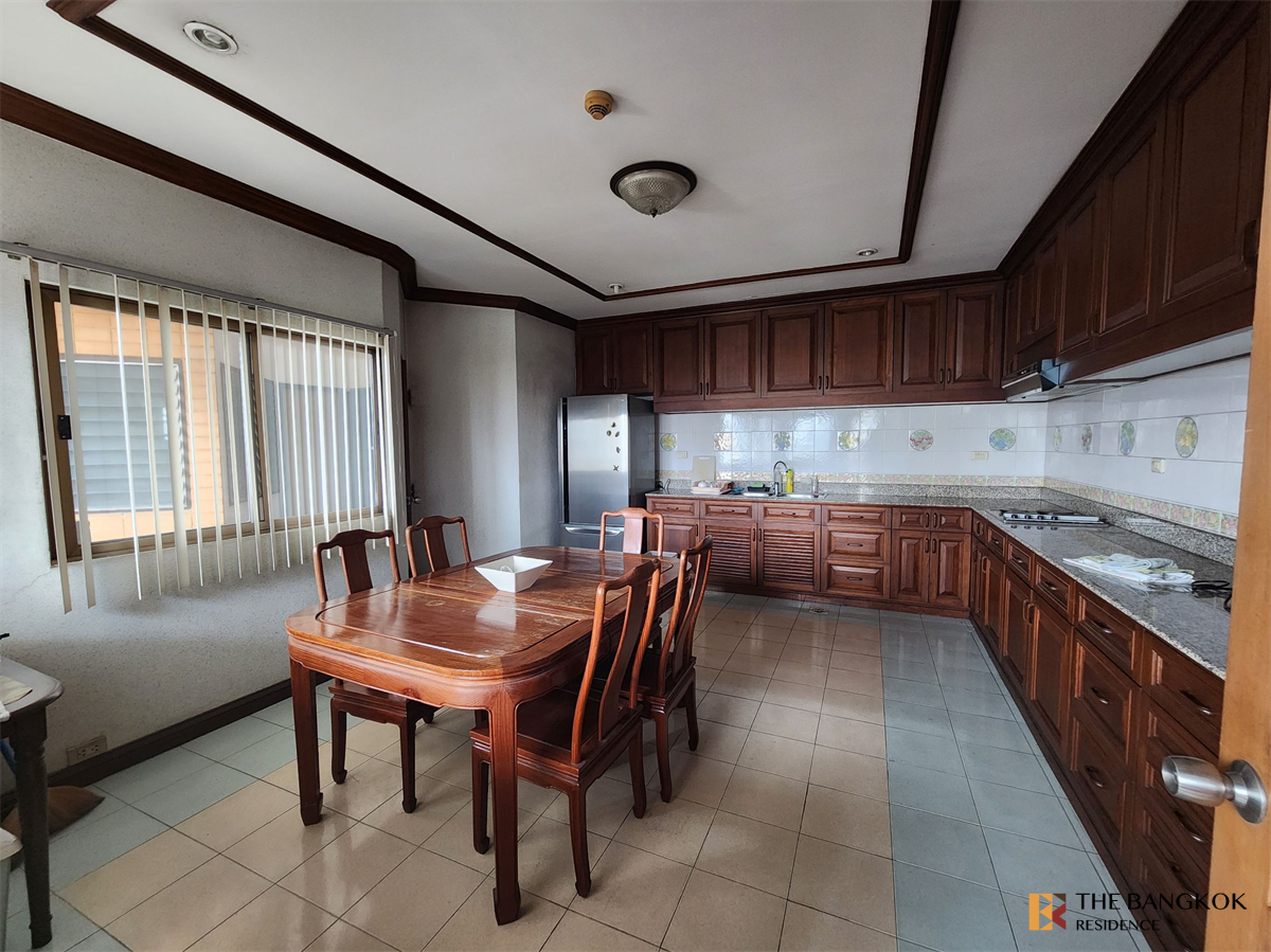 picture Castle Hill Mansion Condominium Premium Luxury Condo in Prime Location - 5/10
