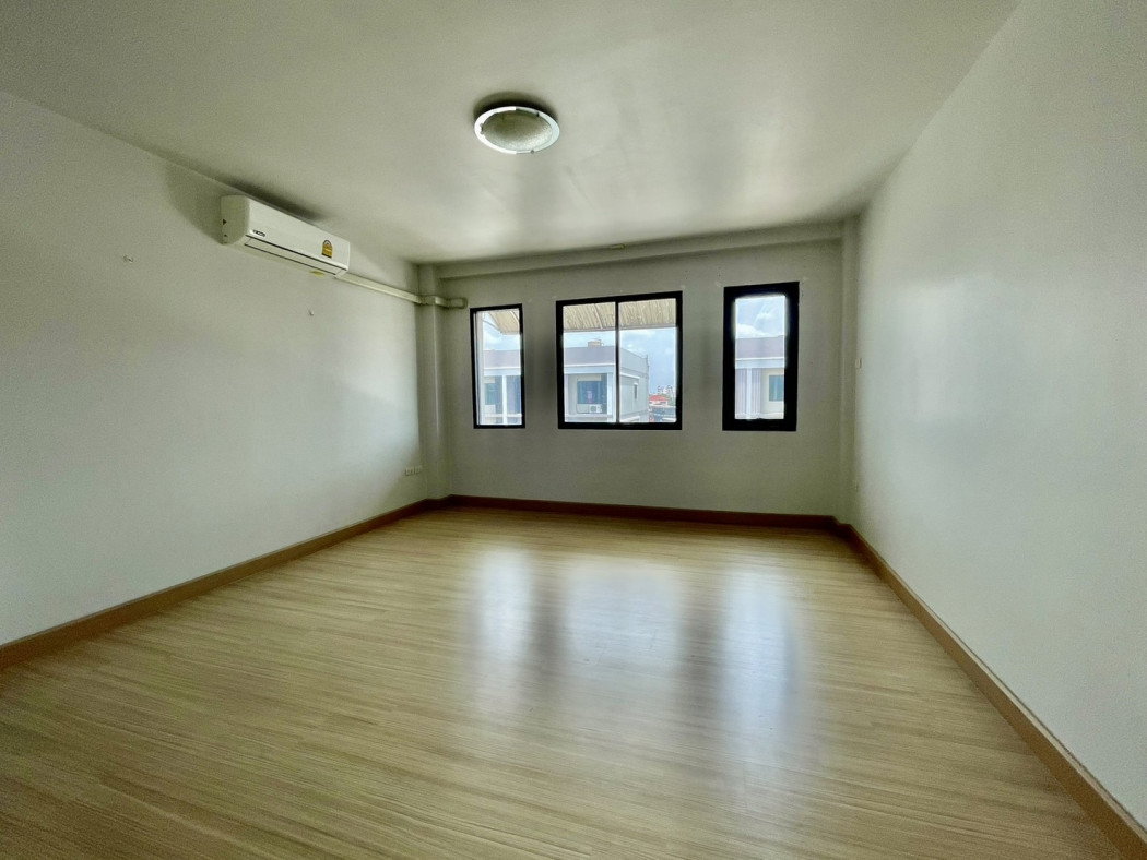 รูป ให้ เช่า อาคารพาณิชย์ The Regent Street Village  170 ตรม 16 ตรว - รูปที่ 7/12