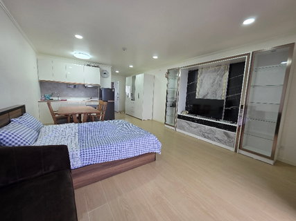 A golden opportunity for investors or those looking for a holiday home by the sea in Rayong. Selling a New World Condo,